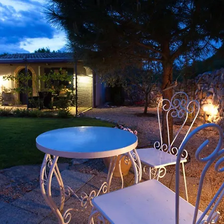 Little Blue House By Guide Villa